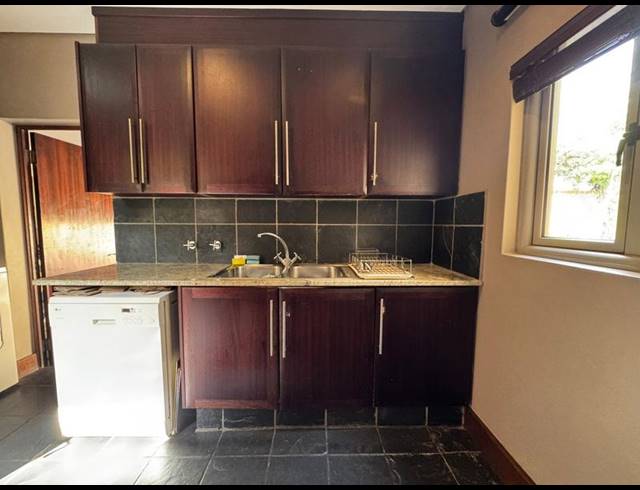4 BEDROOM TOWNHOUSE FOR SALE IN MIDSTREAM ESTATE
